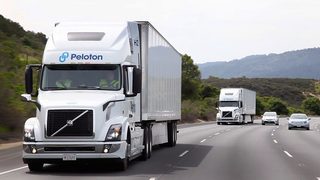 Automatisierte Lkw-Konvois - An der virtuellen Leine