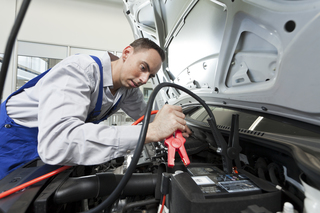 Ratgeber: Auto-Batterie länger fit halten - Statt Klack-Klack lieb...