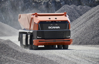 Autonomer Muldenkipper Scania AXL - Fahrerlos im Tagebau