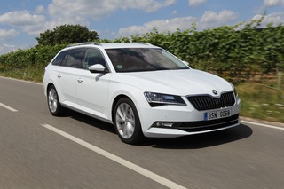 Skoda Superb - Mit kabelloser Ladefunktion