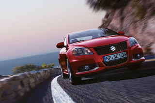 Suzuki Kizashi: Vollausgestattete Mittelklasse ab 26.900 Euro