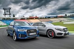 Audi RS Q3 vs. Mercedes-AMG GLA 45 Test: Asphalt-Reisser s...