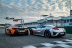 Honda NSX gegen McLaren 570S: Drehmomenthammer trifft&...