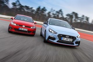 Test Hyundai i30 N vs. VW Golf GTI: Ein bisschen Haue für den GTI
