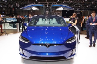 Tesla Model X - Ziemlich abgehoben