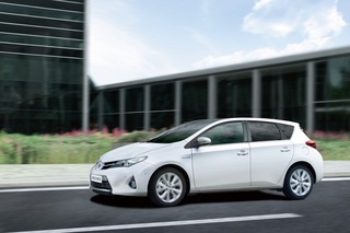 Toyota Auris Hybrid - Knausern auf niedrigem Niveau