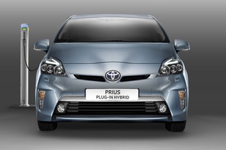 Toyota Prius Plug-In Hybrid - Für Tankstelle und Steckdose