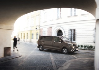 Toyota Proace - Personen oder Pakete – Hauptsache Platz (Kurzfassung)