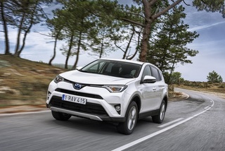 Test: Toyota RAV4 Hybrid - Gleiter durch Raum und Zeit