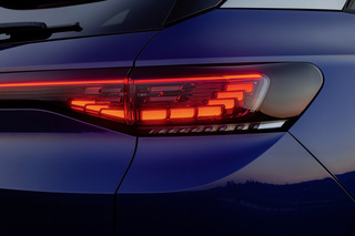 Magna: Neue Lichtlösungen fürs Auto - OLED-Imitat und Display-Rückl...